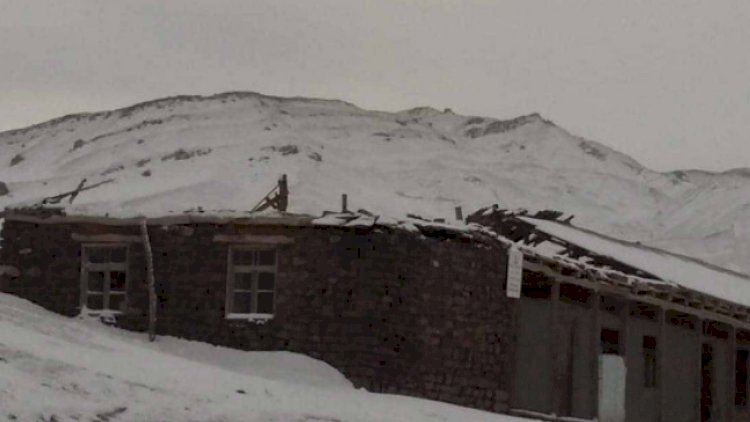    Güclü külək məktəbin damını uçurdu - Fotolar   
