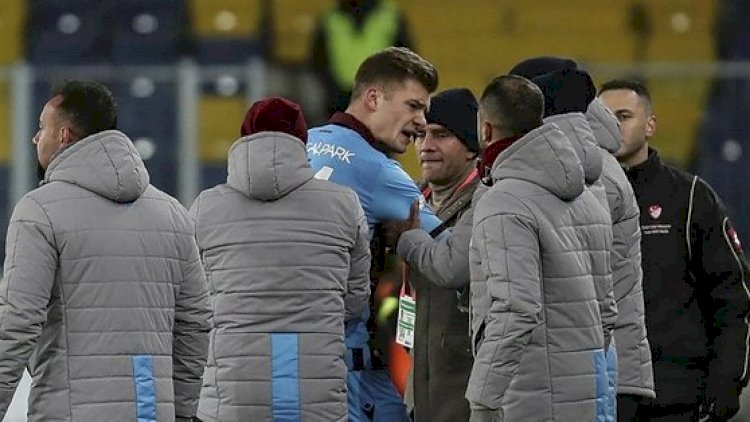    Matç zamanı rəqibinin ayağını dəhşətli hala saldı – Fotolar    