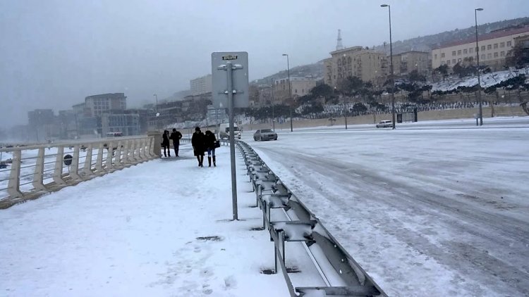    Bakıya nəhayət ki, qar yağdı...   