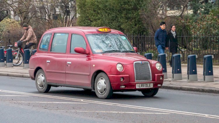    Azərbaycan qırmızı London taksiləri aldı   