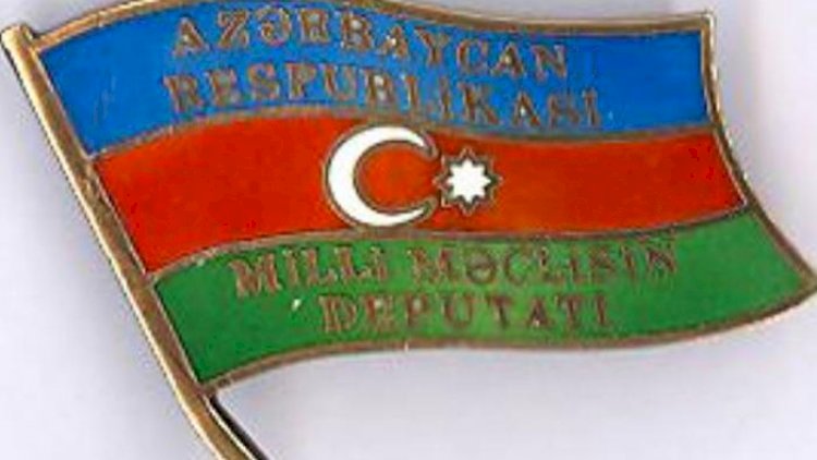    İlk dəfə deputat seçilənlərə döş nişanı verildi   