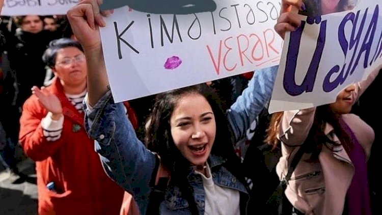    Feminist qızın özünü binadan atması ilə bağlı cinayət işi başlandı   