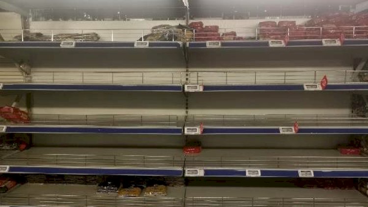    Marketlər boşaldı, ərzaqlar tükəndi  - Fotolar   