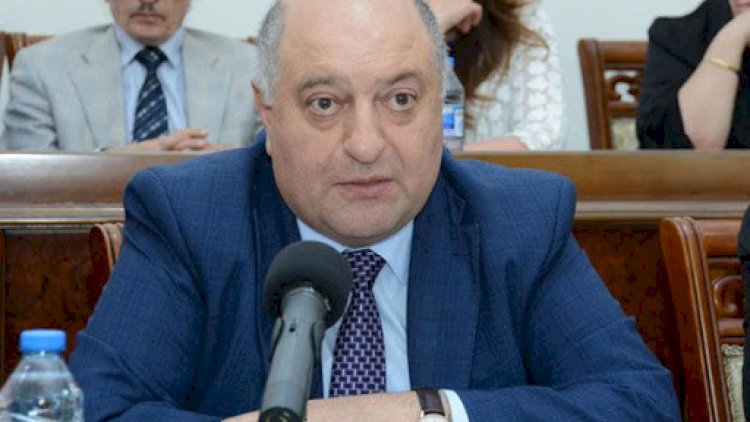    Deputatdan vətəndaşlara çağırış: “Dollarları manata çevirin!”   