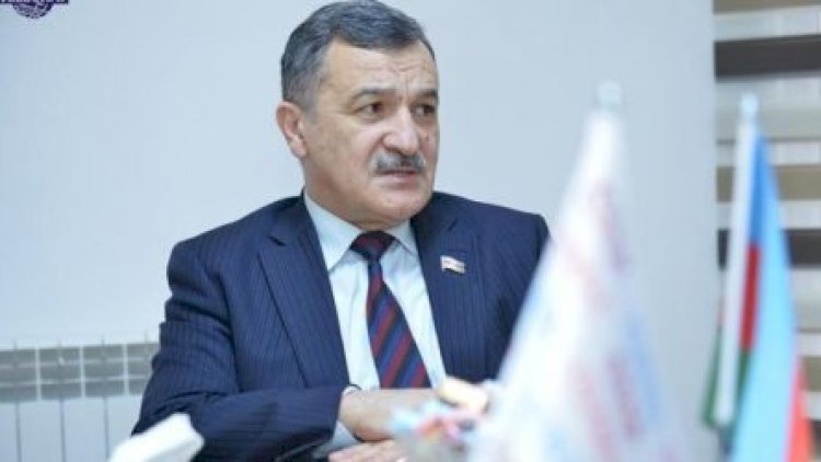   “Maska taxıram, heç kimlə əllə görüşmürəm”   – Aydın Mirzəzadə