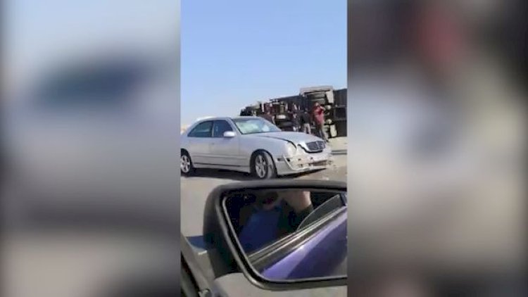    Bakıda ağır yol qəzası, yük maşını aşdı - Video   