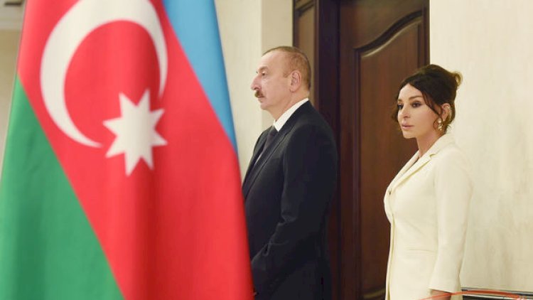    Prezident və xanımı tibbi maska istehsalı müəssisəsinin açılışında   