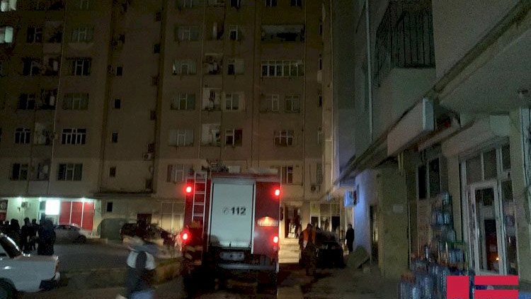    Bakıda yaşayış binasında yanğın oldu - Fotolar   