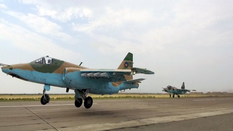    Azərbaycan Ordusu MiQ-29 və Su-25 təyyarələrini havaya qaldırdı - Video   