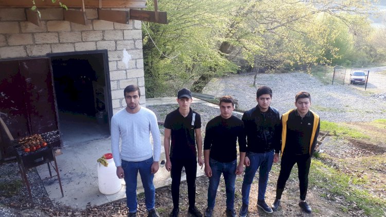    Yeyib-içmək məclisi təşkil edən gənclər cərimələndi - Foto   