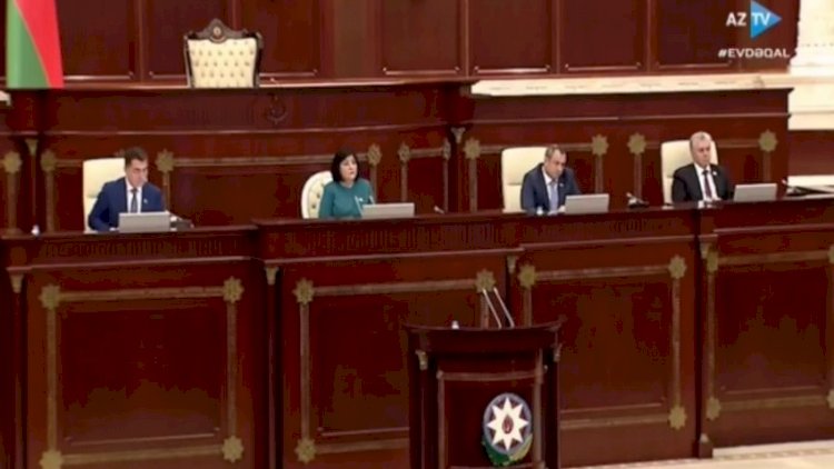    Milli Məclisdə yer üstündə dava - Deputat cəzalandırıldı   