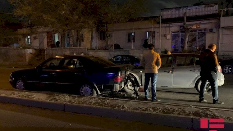    Bakıda zəncirvarı qəza: 5 maşın toqquşdu - Fotolar   