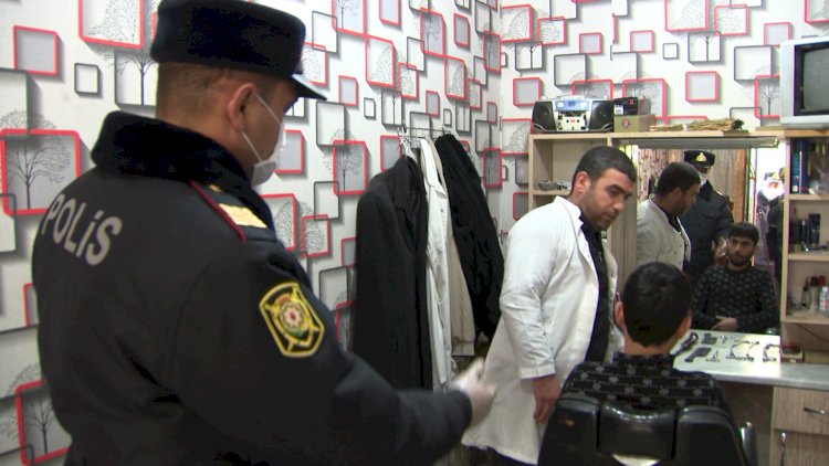    Polis həm cəzalandırdı, həm maska payladı - Fotolar   