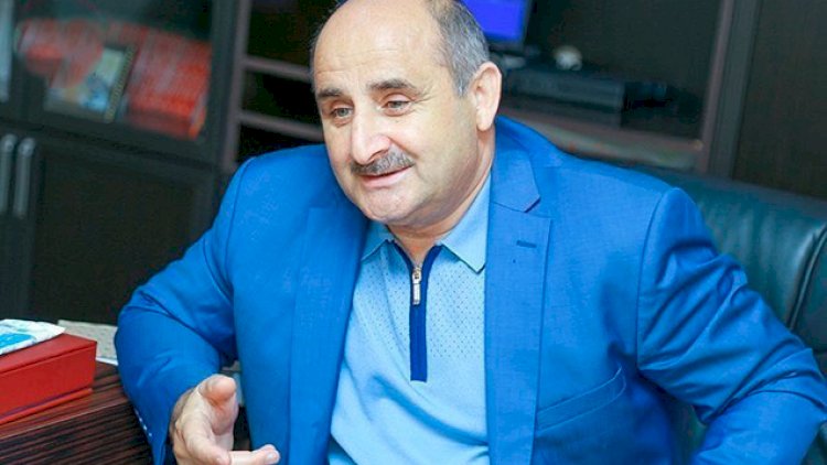    “Qadın əlini ağzına salıb dişini qurdalayır, belə şey olar?”   