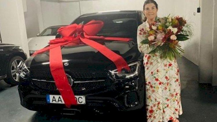    Ronaldo anasına 100 min avroluq maşın aldı   