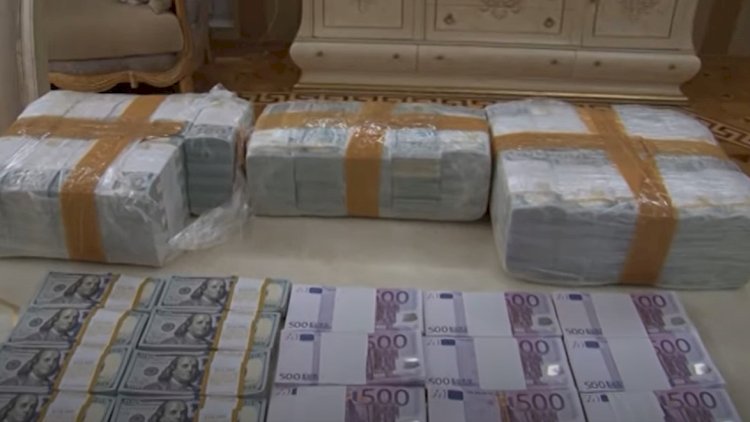    Vilyam Hacıyevin qablaşdıraraq gizlətdiyi pullar  -   Fotolar