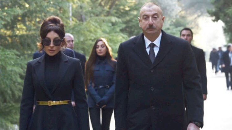    Prezident və birinci xanım Heydər Əliyevin məzarını ziyarət etdi   