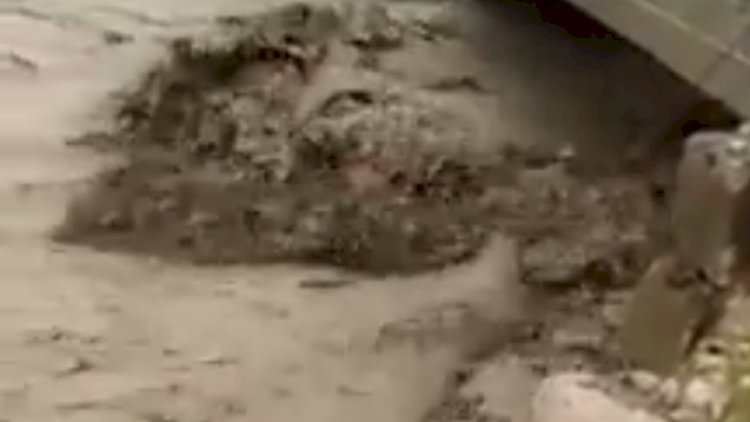    Qubada sel körpünü uçurtdu, kəndə giriş-çıxış bağlandı - Video   