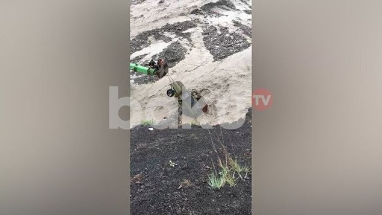    Qubada iki avtomobili sel apardı - Video   