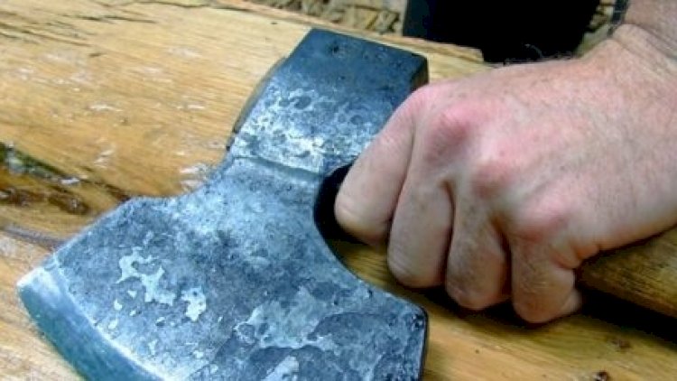    Azərbaycanda oğul atasını balta ilə öldürdü   