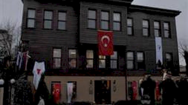    Müğənni məşhur şairin evini gözəllik salonuna çevirdi    - Fotolar
