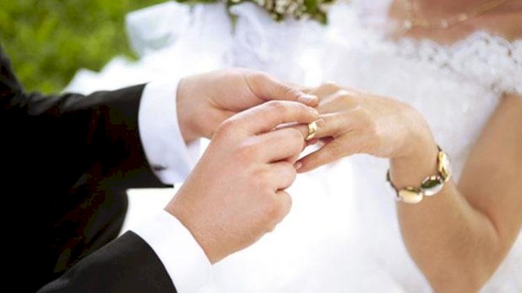    Rusiyada qeyri-adi nikah   