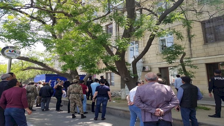    Bakıda binanın balkonu uçdu - Foto   
