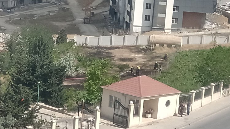    Bakıda mədrəsənin həyətində yanğın - Fotolar   
