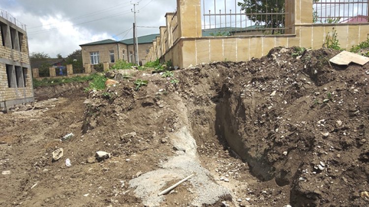    AMEA Qobustandakı tikintini dayandırdı - Foto   