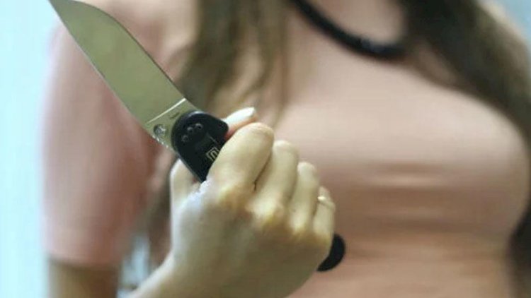    Bakıda gənc qız sevgilisini bıçaqladı   
