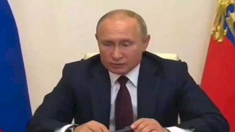    Putin varisi deyilən nazirə söz verəndə qələmini atdı    