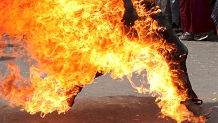    35 yaşlı kişinin üzərinə benzin töküb yandırdılar   
