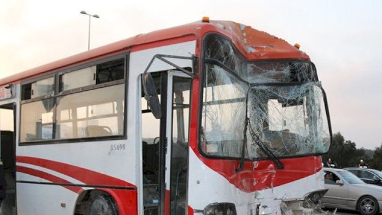    Bakıda iki avtobus toqquşdu:   Ölən var - Video
