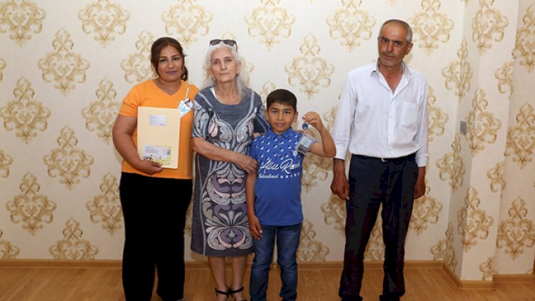    Dövlət bu ailələrə ev, maşın verdi - Foto   