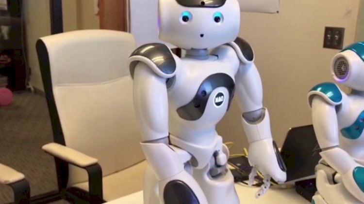    Bu saytda işləyən jurnalistləri robotlarla əvəzləyəcək   