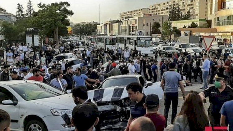    Məşhur Ticarət Mərkəzinin qarşısında ağır qəza: Yaralılar var - Fotolar   