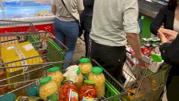    Bakıda marketlərdə izdiham - Foto   