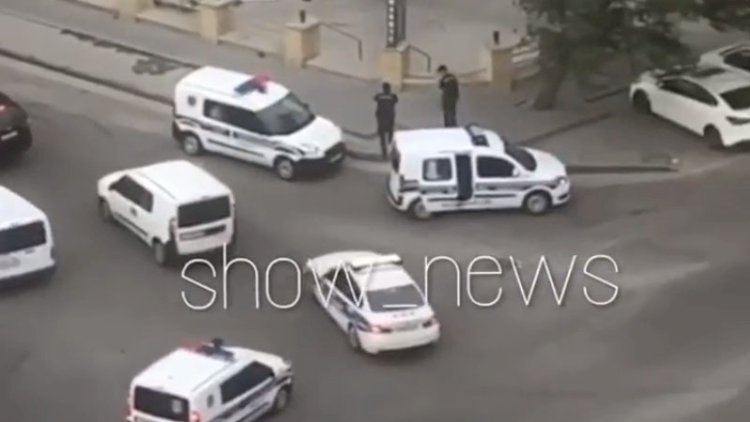    Bakıda polis maşınları marketi mühasirəyə aldı - Video    