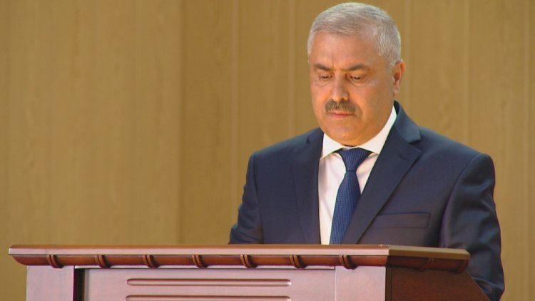    Yeni Baş nazir ilk qərarını imzaladı   