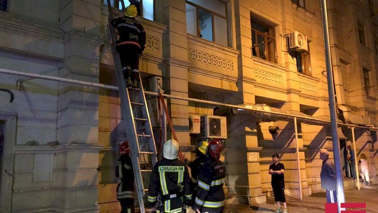    Bakıda doqquzmərtəbəli yaşayış binasında yanğın   
