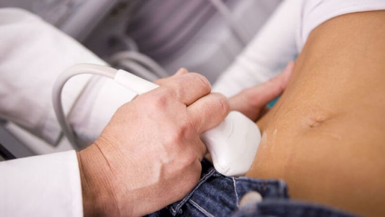    Bakıda özəl klinikada bakirə qızı nişanlısının yanında “hamilə” çıxardılar   