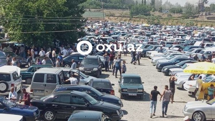    Bərdənin maşın bazarında sıxlıq: Karantin qaydaları pozulur - Video   