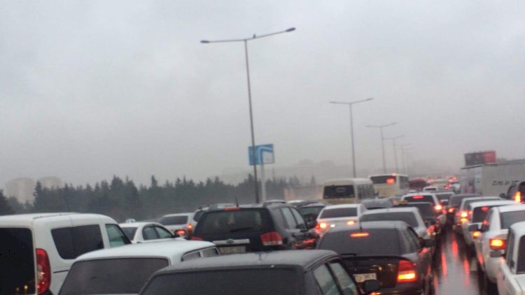    Aeroport yolunda qəza: tıxac yarandı   