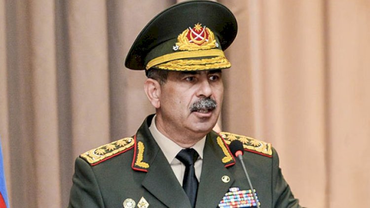    Zakir Həsənov Moskvadakı parada gedir   