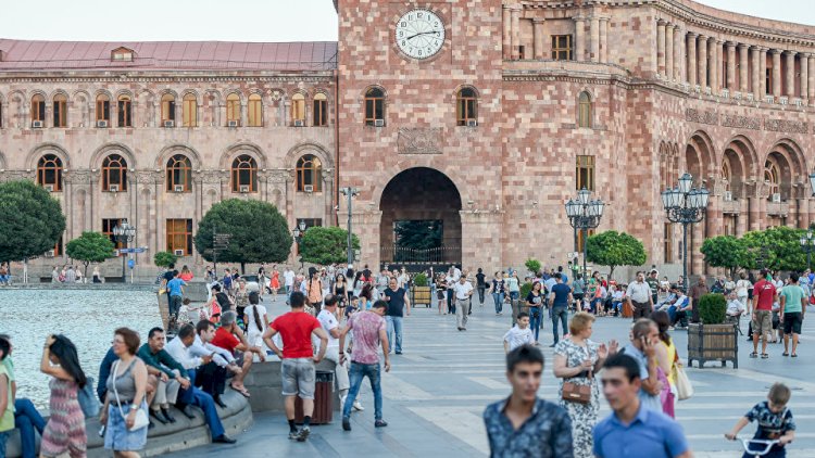    “Paşinyanın başı daxili mübarizəyə qarışıb, kompromisə getmək istəmir”   - Politoloq 
