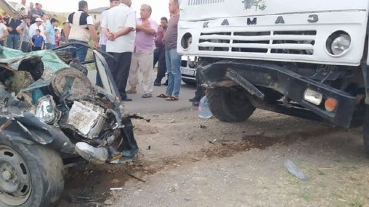    Tovuzda ağır qəza: “KamAZ” VAZ-la toqquşdu, bir nəfər öldü - Fotolar   