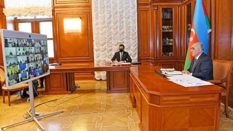    Rəsmilər sərtləşdirilmiş karantin rejimi tətbiq olunmayan bölgələr üçün toplandı - Foto   