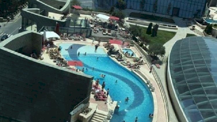    “Fairmont Baku“ müştərilərdən üzr istəyib hovuzu bağladı   