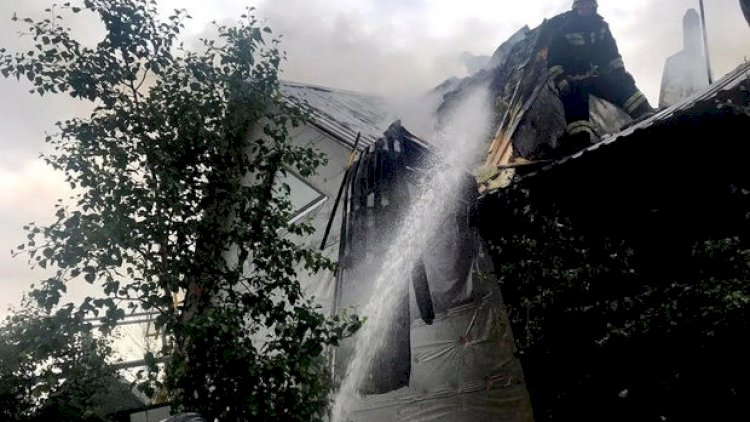    Azərbaycanlıların Rusiyadakı qəhrəmanlığı: Yanan binaya girib yatan şəxsi xilas etdilər - Fotolar   