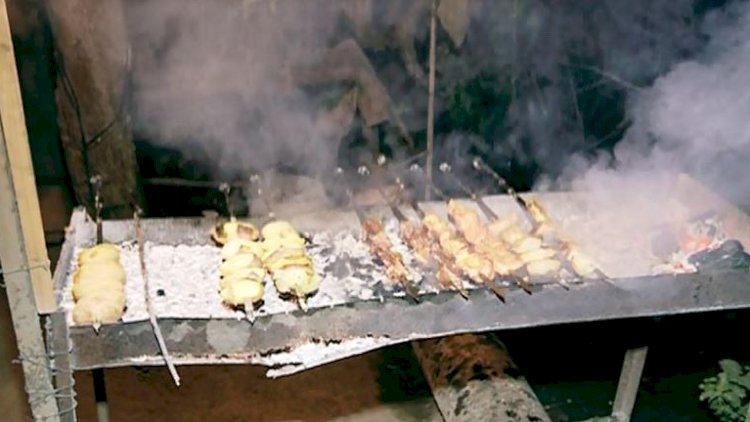    Karantində restoranda kabab yedilər, cərimələndilər - Fotolar   